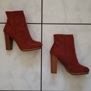 Brown suede ankle boots/booties